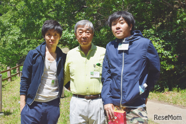 横浜ホンチ保存会の末崎正会長（中央）、長男の訓正さん（右）、次男の正彬さん（左）