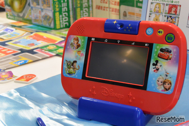 エデュケーショナル・トイで優秀賞を受賞した、タカラトミー「カメラで遊んで学べる！マジックタブレット」　(c)  Disney (c) Disney/Pixer