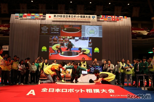 2017年に開催された「全日本ロボット相撲大会」世界大会 決勝戦のようす