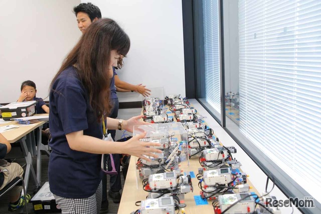 車検場でチェックする 東京メトロの北山由奈氏