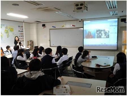 米国人教師と日本人教師の連携による授業の風景