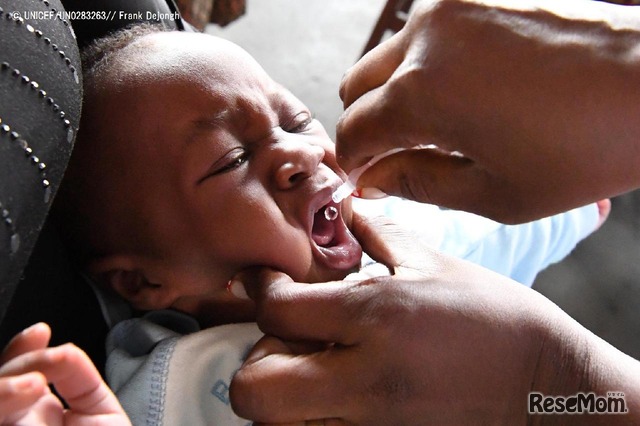 予防接種を受けるコンゴ共和国の乳児（2019年2月撮影）　(c) UNICEF_UN0283263_ Frank Dejongh
