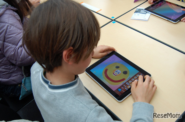 初めてiPadを使う子も多かったが、皆すぐに絵を描いていた
