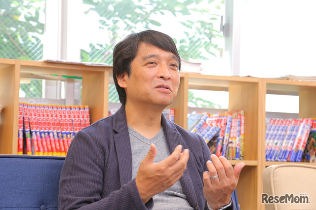 新渡戸文化学園で英語を担当する山本崇雄教諭