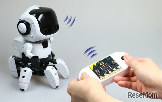 micro:bitを1台追加して無線通信機能を使えば、ロボットを遠隔操縦できる
