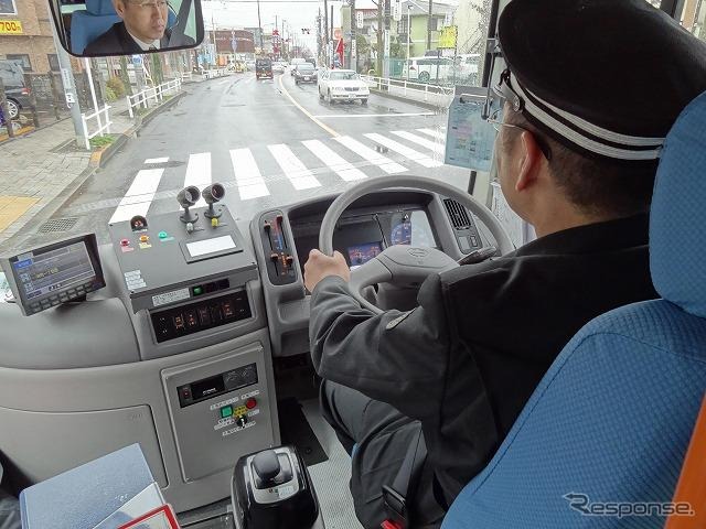 運転感覚はディーセル車のポンチョと大差ないようだ。