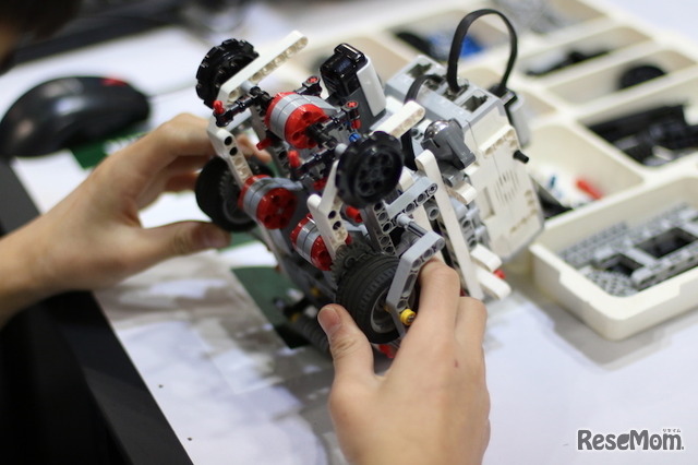 大会指定ロボットキット「教育版レゴ マインドストーム」