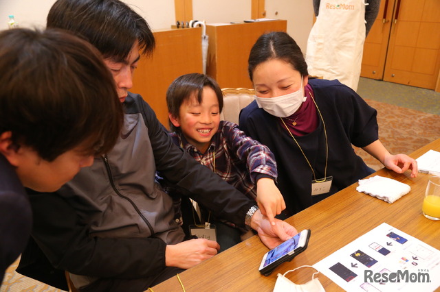 「家族三世代で楽しめるTikTokセミナー~世代を超えていっしょにTikTok!シニアも中高生親子も三世代いっしょに繋がろう~」のようす