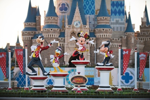 37周年を祝ってBIGが登場！(C) Disney