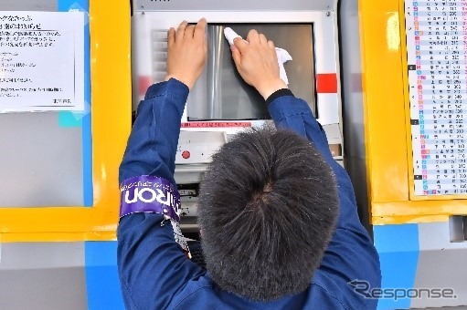 抗ウイルス・抗菌シートによる券売機、精算機、チャージ機への施工イメージ。