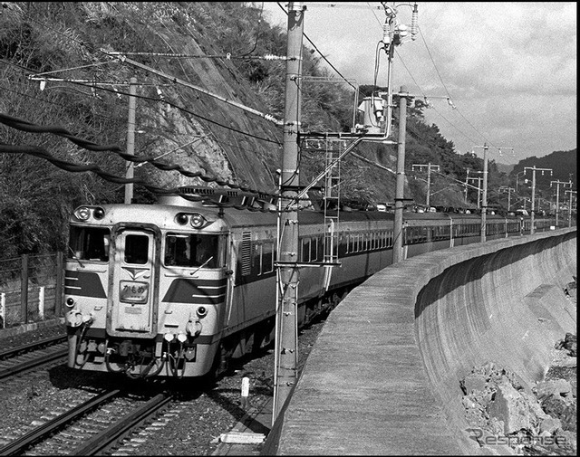 『かもめ』は、1961年10月改正でキハ80系気動車に置き換えられ、京都～長崎・宮崎間の特急に。