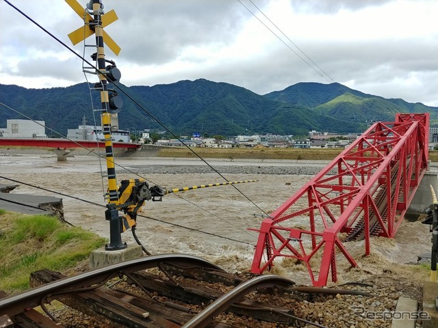 台風19号の影響で一部が損壊した当時の千曲川橋梁