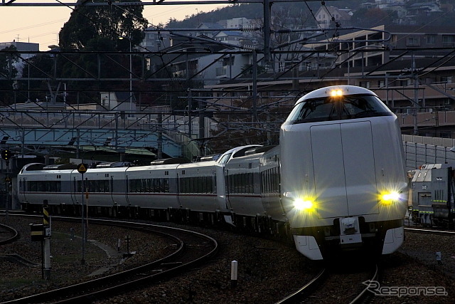 特急『こうのとり』は、2月1日から新大阪～福知山間で1日10本が減便される。