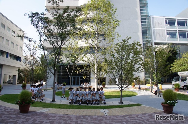 昭和女子大学では、付属のこども園から大学院まで一貫して教育のグローバル化を目指して、「スーパーグローバルキャンパス」を構築している
