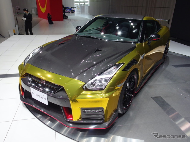 日産GT-R NISMO 2022年型ゴールド仕様