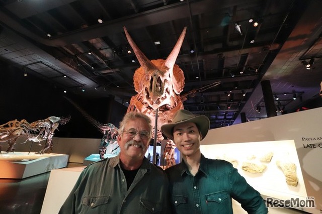 恐竜くんとBHIピーター所長が会場内で直接展示を解説するツアーのプレミアムなチケットも発売