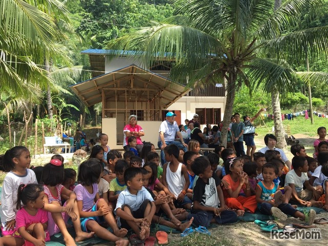 フィリピンの孤児院やインドネシアの小学校の現場で学ぶ