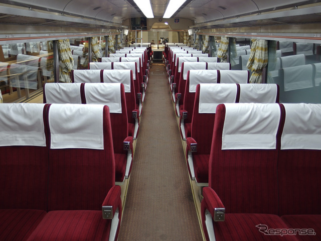 小田急ロマンスカーミュージアムに保存展示されている3100形NSE車の車内。1980年までは日東紅茶のみがこの車内で「走る喫茶室」を運営していた。