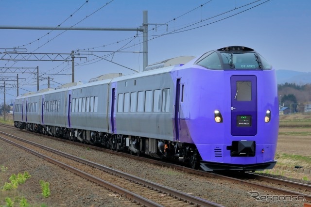3月12日の開業日に学園都市線で運行されるキハ261系5000番台「ラベンダー編成」。