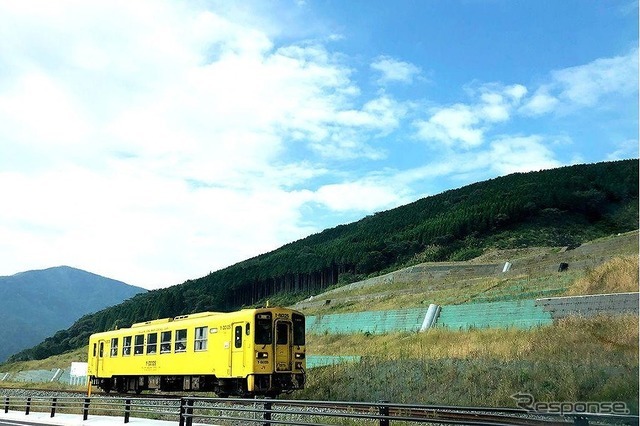 小学生がJR九州内の普通・快速列車を150円で1日乗り降り自由となる「こどもおでかけきっぷ150」。写真は豊肥本線の普通列車（キハ125形）。