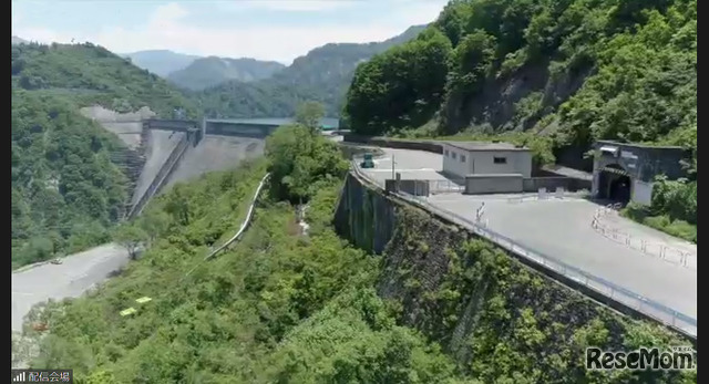 シルバーラインを抜けると奥只見ダムと奥只見湖が見える