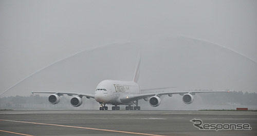 エミレーツ航空、ドバイ-成田線でエアバスA380の運航開始