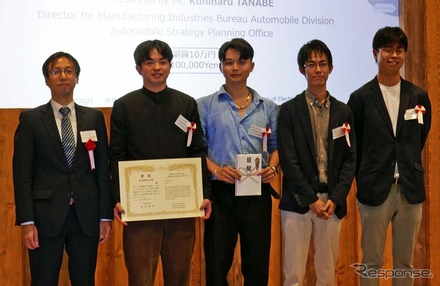 経済産業大臣賞に選ばれたチーム「TARAKO&PEANUTS」
