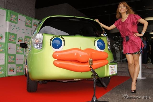 TOKYO FMのHonda Smile Missionでパーソナリティを務めるSHEILAさんと、しゃべるクルマ「プチェコ」