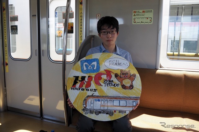 東京メトロ和光車両基地＆昭和鉄道高校探訪ツアー：ツアーオリジナルのヘッドマーク、原画作者の昭和鉄道高校2年生、鶴原想羽（つるはら・そう）さん