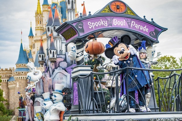 TDLで人気の期間限定「スプーキー“Boo!”パレード」、コワくて楽しいパレードの魅力を紹介 As to Disney artwork, logos and properties： (C) Disney