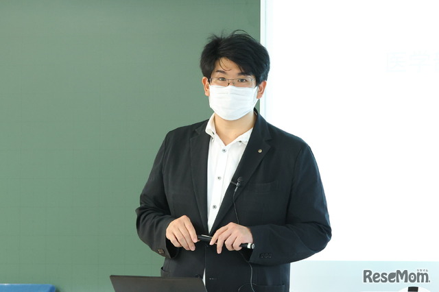 講演会に登壇した医学部専門の市谷校舎で副責任者を務める細谷一史氏