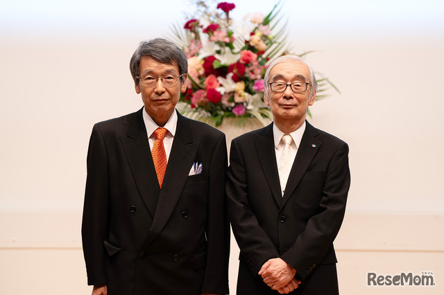 増田雅暢 名誉教授、村岡洋一 学長