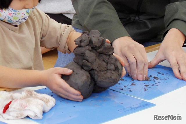 障害のある子供たちのための親子で造形ピクニック