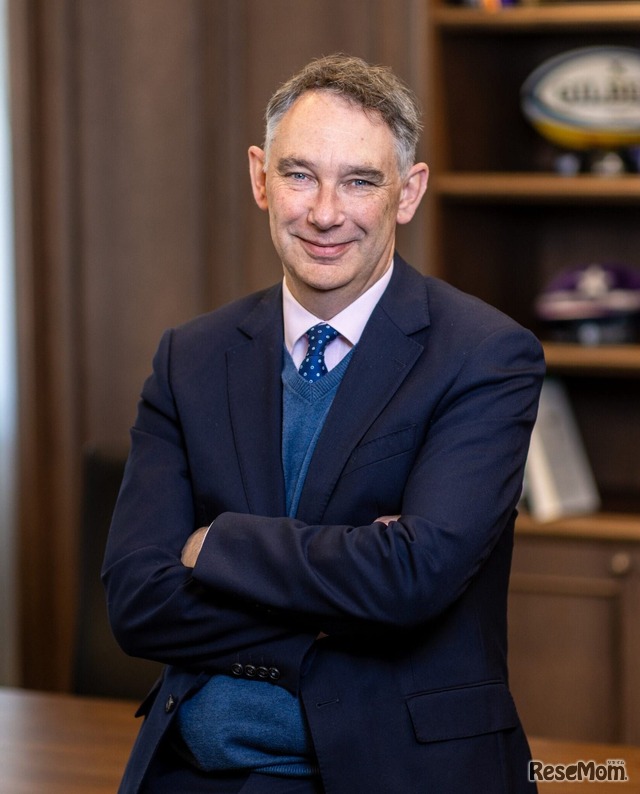 Tony Darby 校長