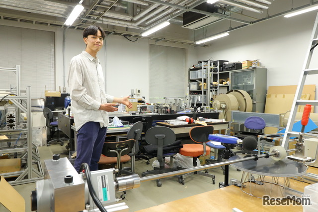 菅原研究室では学生がさまざまな試作品をつくり実験を行う