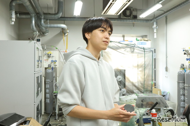 下山研究室の遠藤淳さん（大学院理工学研究科 機能物質創成コース 修士課程2年）