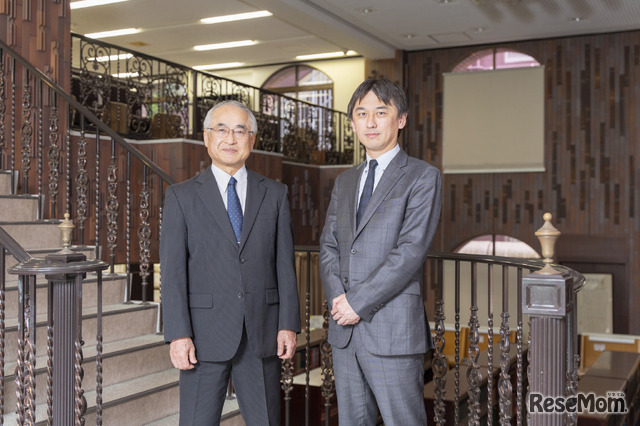 星野高校が誇る図書館にて