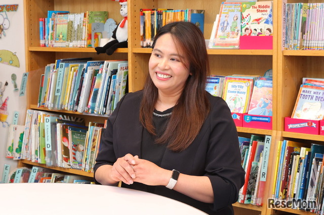 英語科／1年生担任・学年主任　Angeline Oku（アンジェリン・オク）先生
