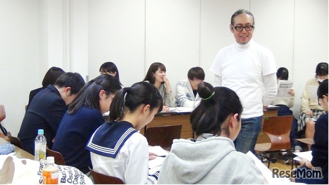 医学部専門予備校YMSの推薦対策講座の授業風景