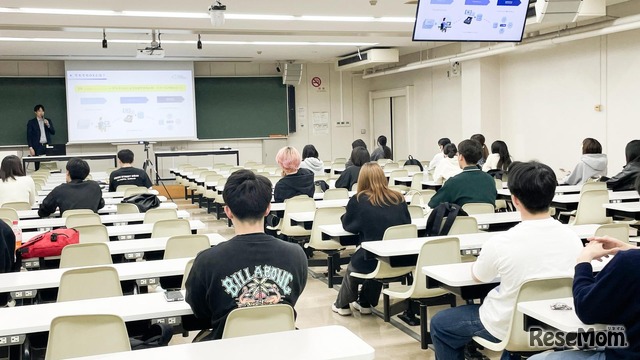 駒澤大学での講義のようす