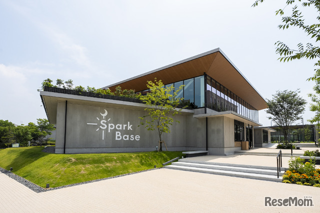 起業を志す若者の挑戦を産学官民連携で支援するインキュベーション施設Spark Base
