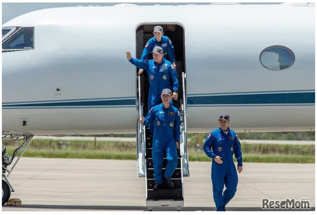 KSCに到着したクルードラゴン宇宙船（Crew-11）クルーのようす