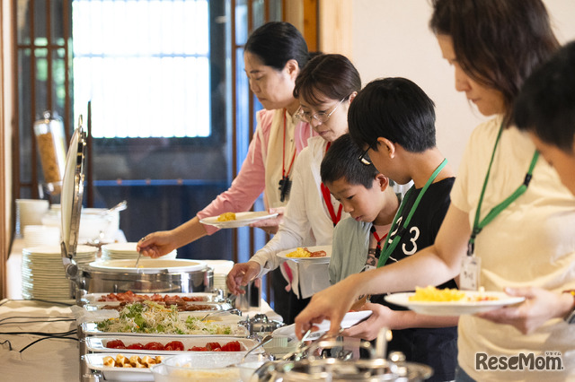 自然学校の朝食はバイキング形式