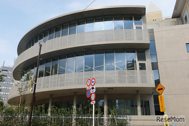 学園創立150周年記念事業の一環として今夏竣工した多目的棟（仮称）の外観