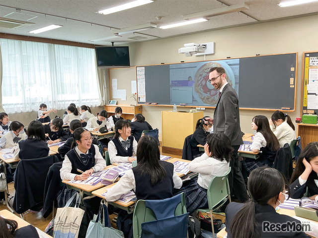 ネイティブの生きた英語に触れる