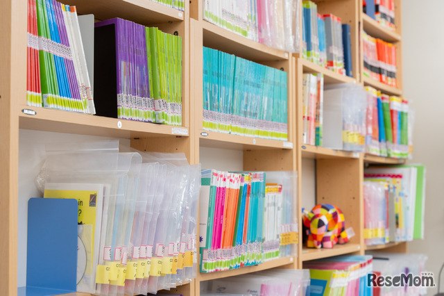 洋書58万冊から生徒ひとりひとりが好みの本を選び、個々のペースで読んでいく