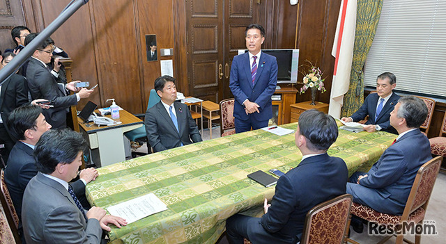 3党実務者協議のようす