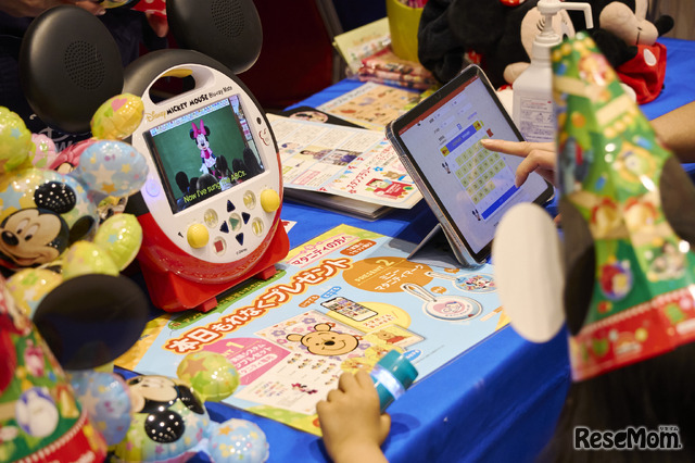 ワールドファミリーのブースのようす