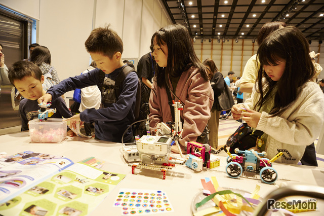 プログラボのブースのようす