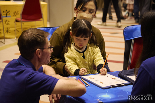 ローラスのブースのようす